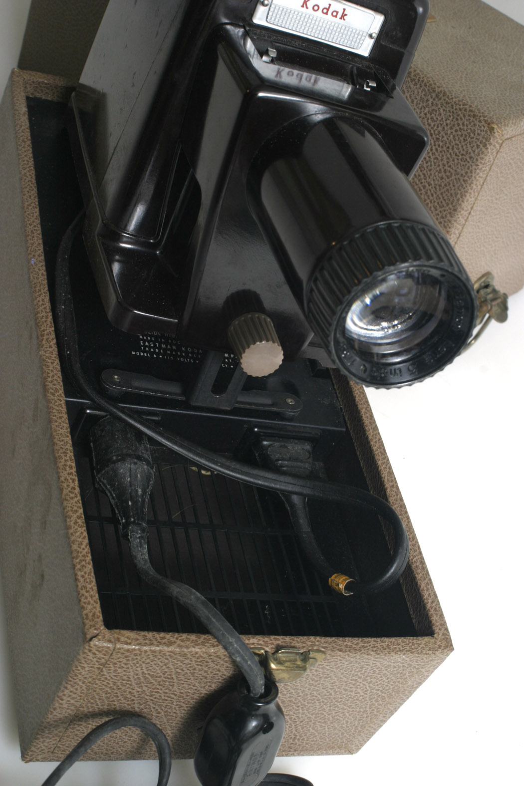 VINTAGE KODAK KODASLIDE HIGHLUX III SLIDE PROJECTOR IN