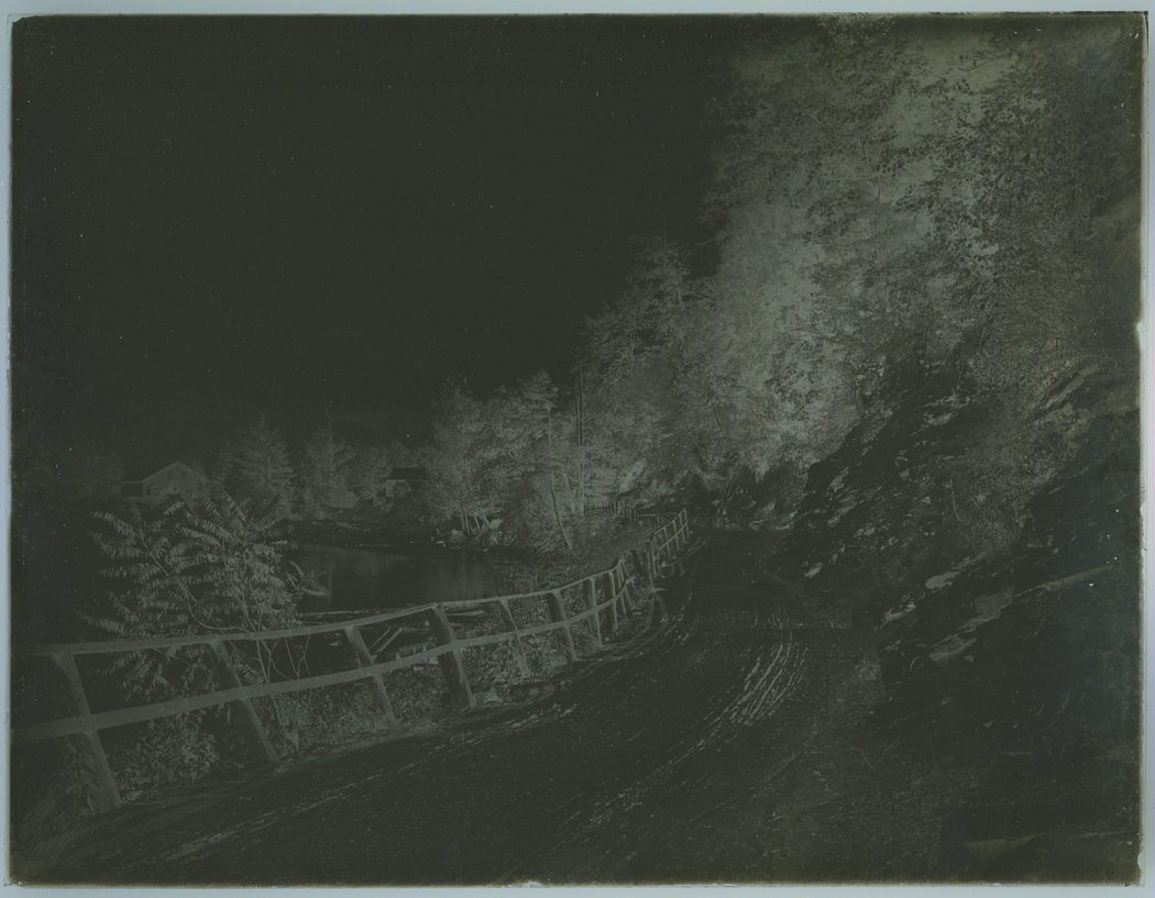 ins00648a.jpg