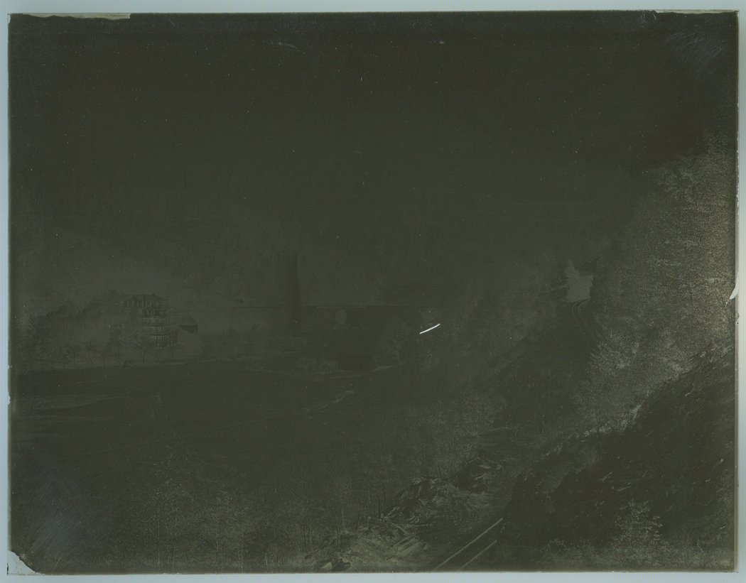 ins00650a.jpg