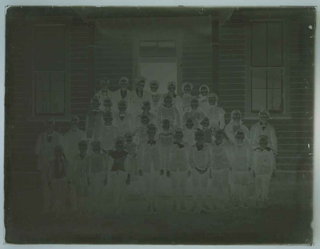 ins00651a.jpg