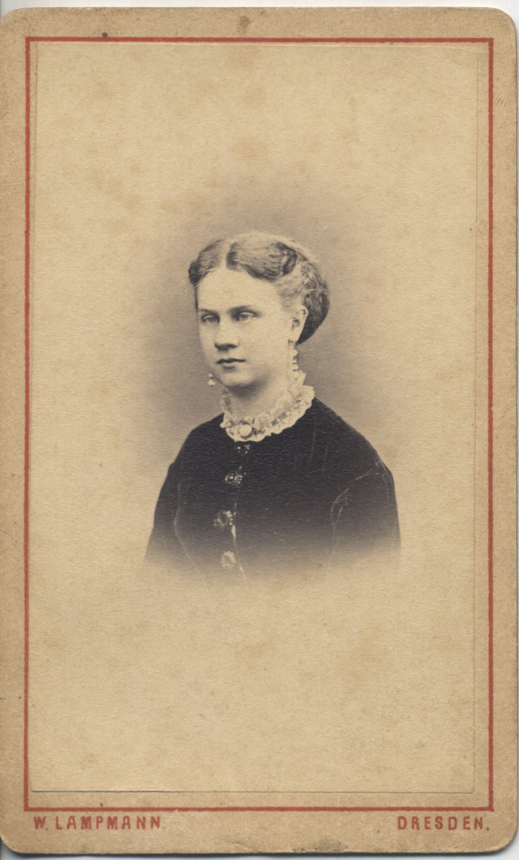 ins02884a.jpg