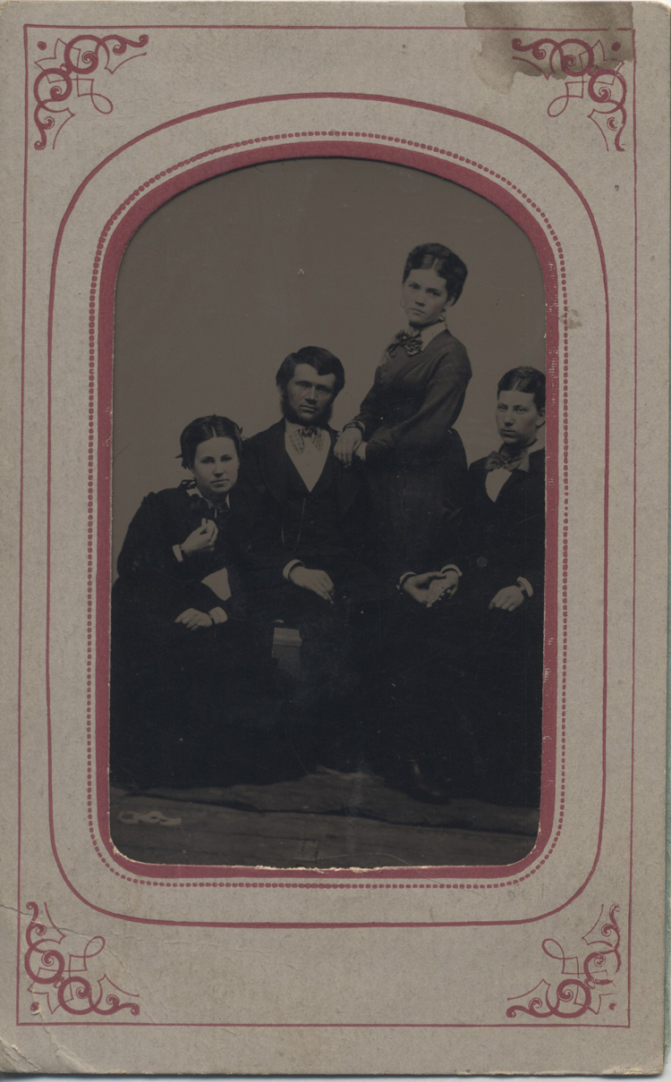ins03549a.jpg