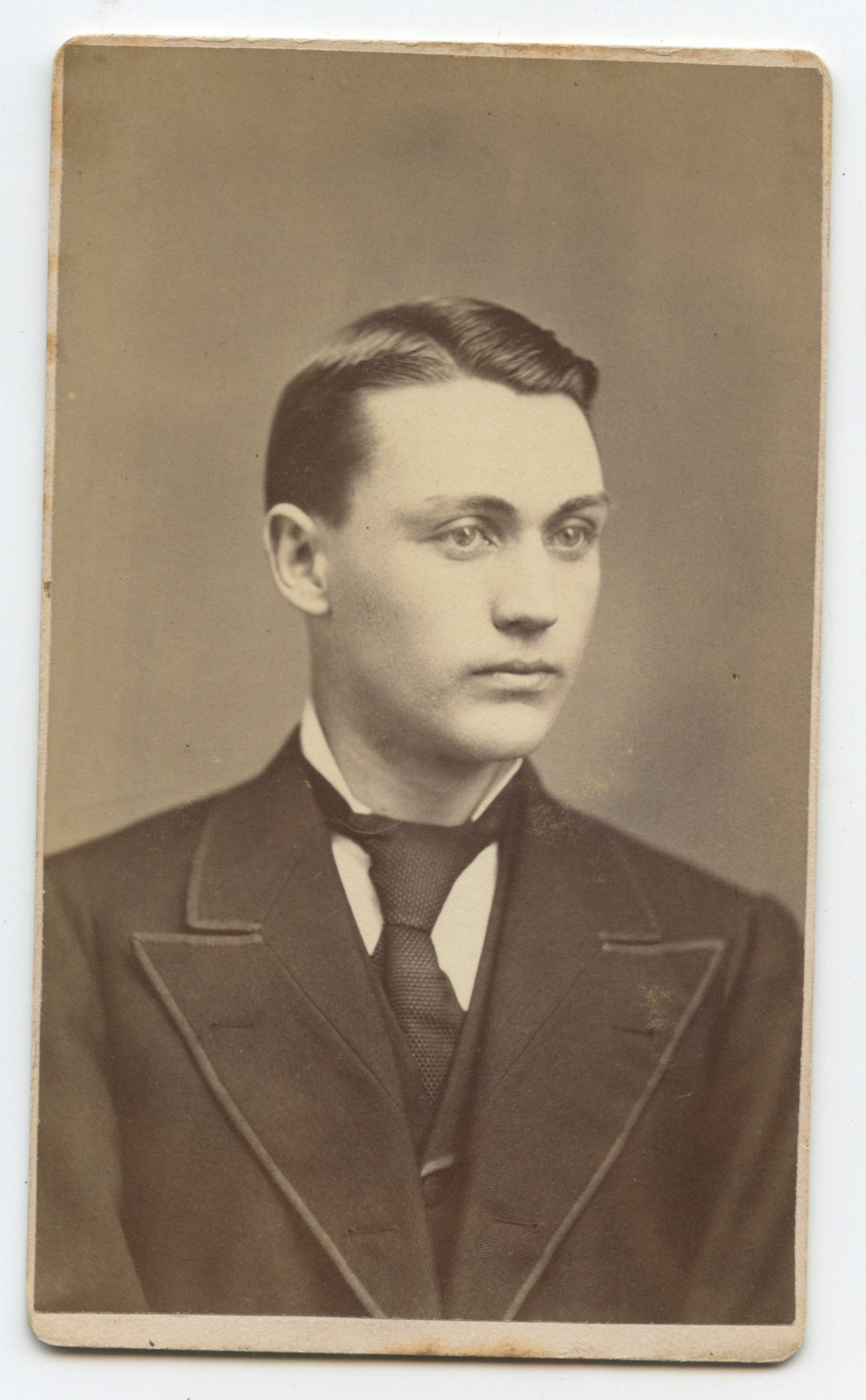 bji34812a.jpg