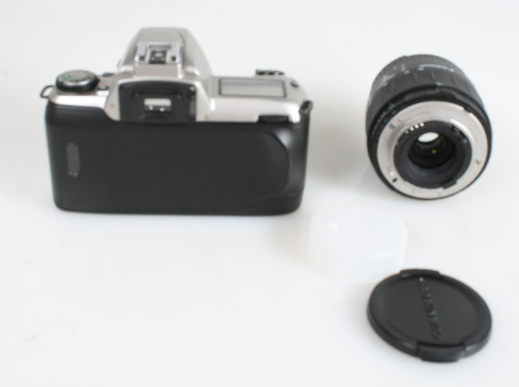 NIKON N65 KIT IN ORIGINAL BOX WITH MANUALS WITH 2880MM LENS FOR NIKON